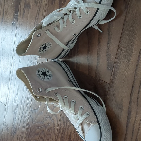 Converse Shoes - Converse light pink high tops